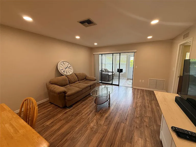 2130 Bancroft Pl #B — Photo 11