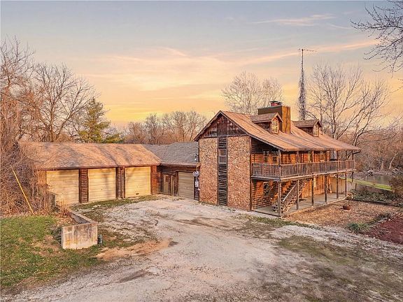 2nd image of 17 NE 465th Rd