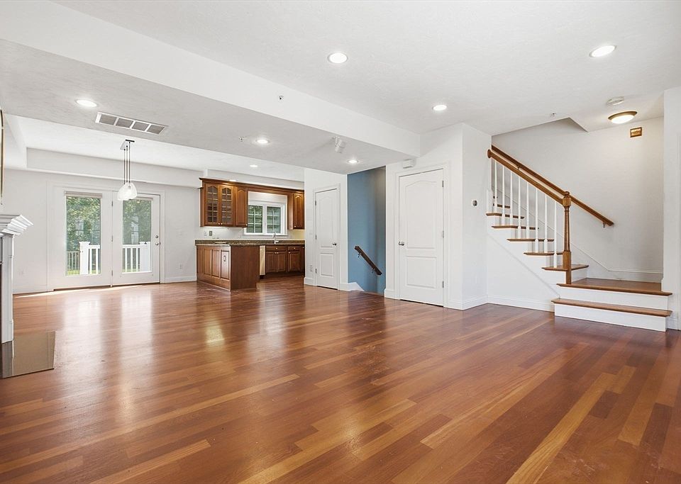 1st image of 218 South St Unit 9