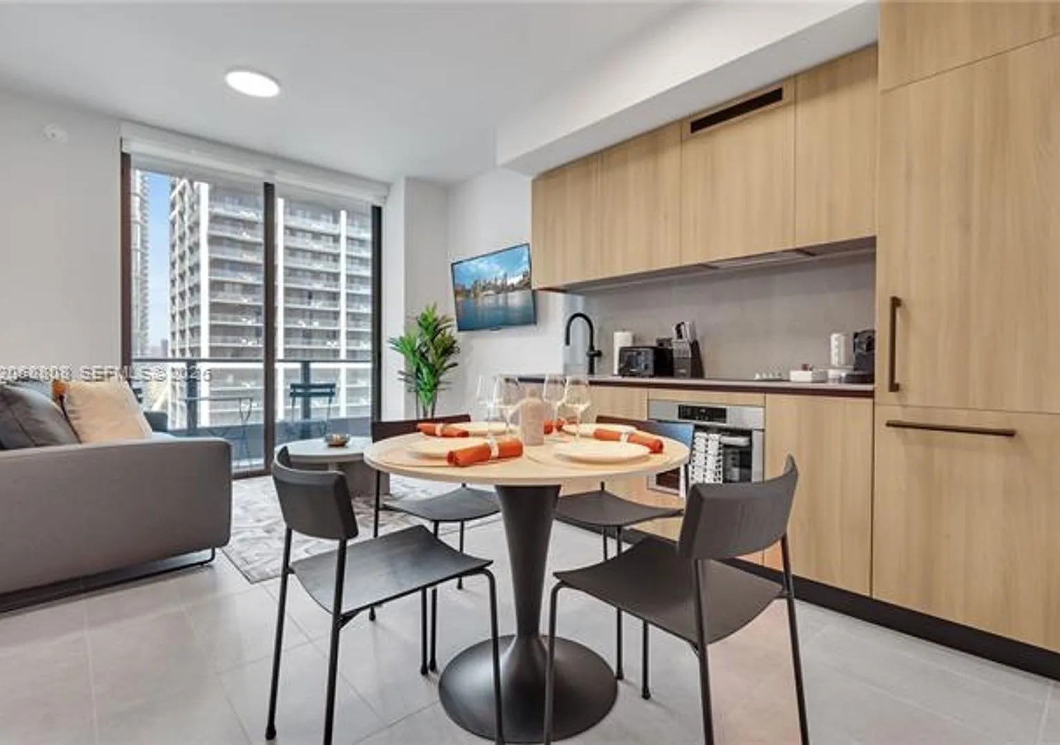 121 NE 5th St cu-2110, Miami, FL 33132 — Photo 1