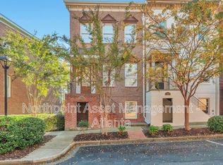 1043 Pearl Point, Sandy Springs, GA 30328