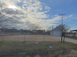 1411 S Commerce St, Lockhart, TX 78644