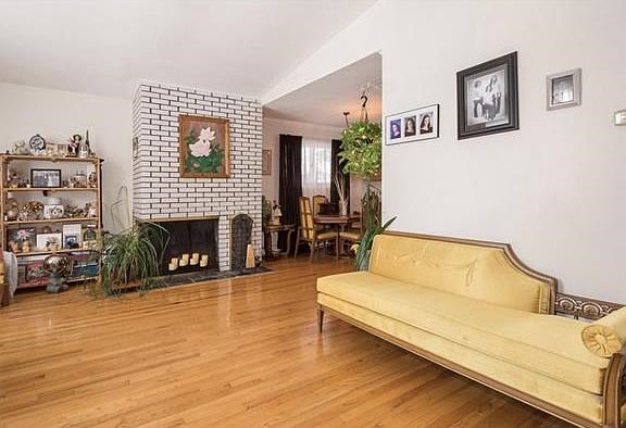 Formal Living Room w Vaulted Ceiling, Hardwood Floors and cozy Fireplace.
