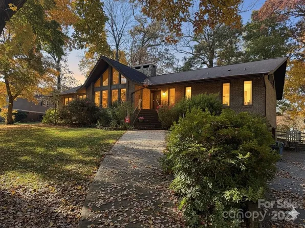 5900 Foxcrest Dr, Mint Hill, NC 28227
