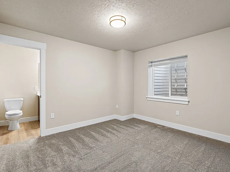 615 N Locust St — Photo 13