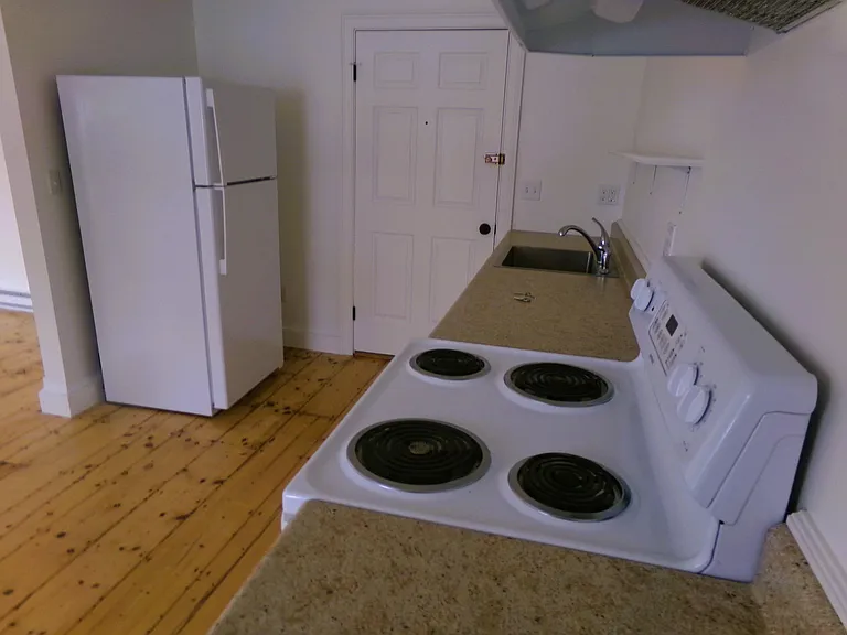 38 E Market St #D — Photo 3