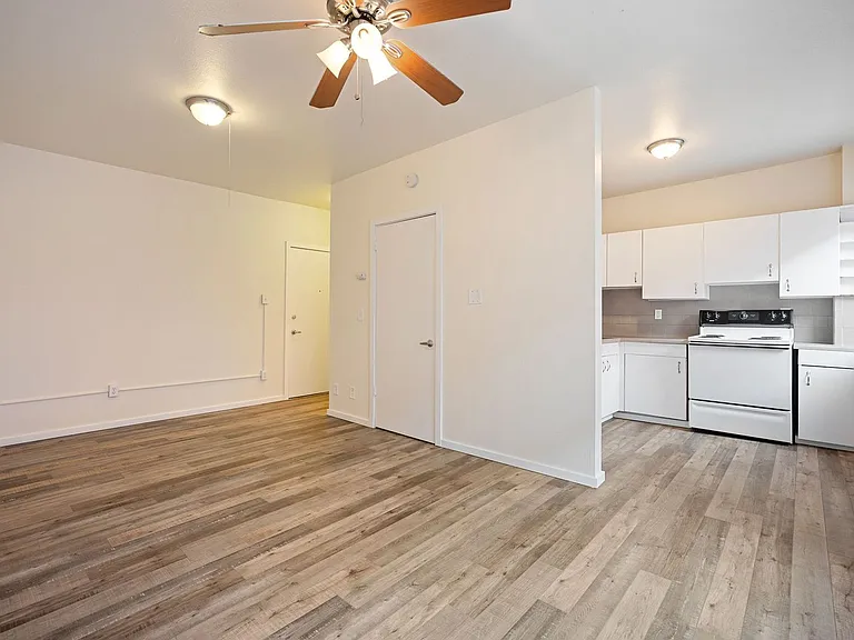 Abbottsford Apartments — Photo 121