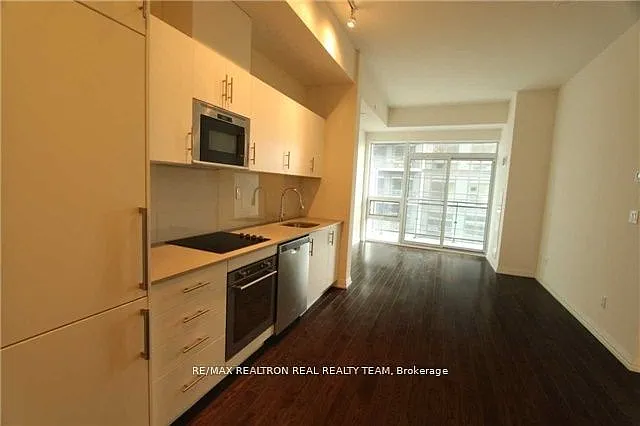 460 Adelaide St E #1018 — Photo 1