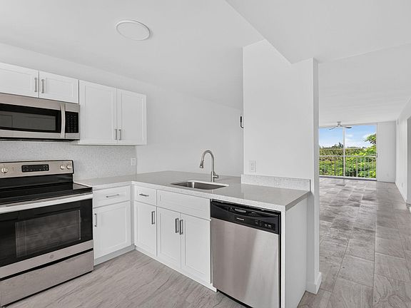 2nd image of 7145 HUNTINGTON Lane #408