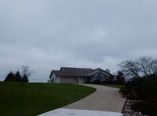 115 Daniel Dr, North Prairie, WI 53153