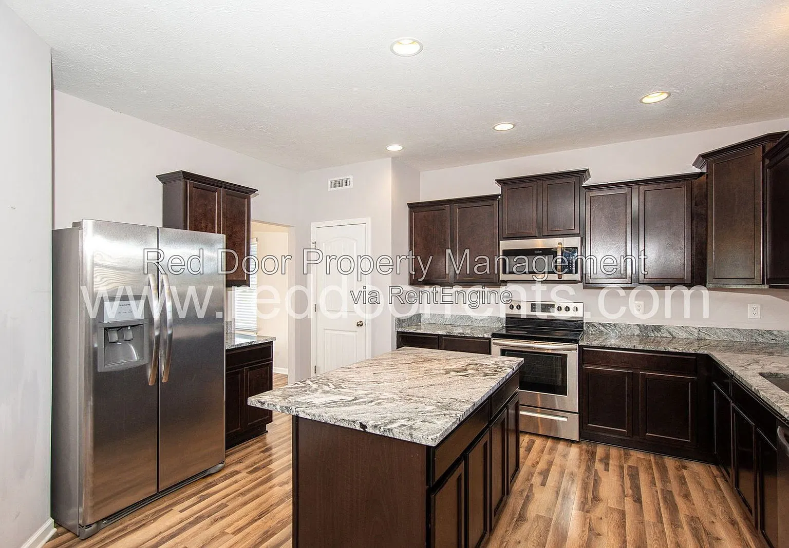 3 bed, 3.0 bath, 2012 sqft, $2,050 — Photo 3