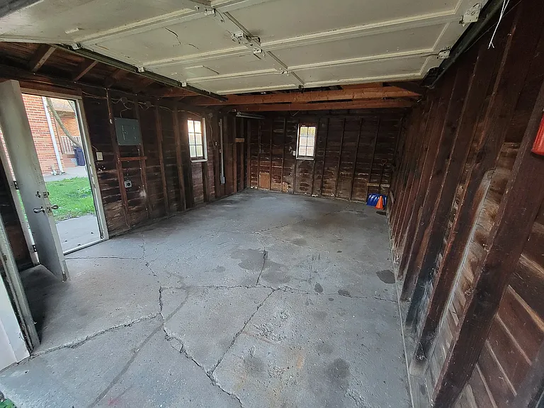 3023 N Alexander Ave — Photo 10