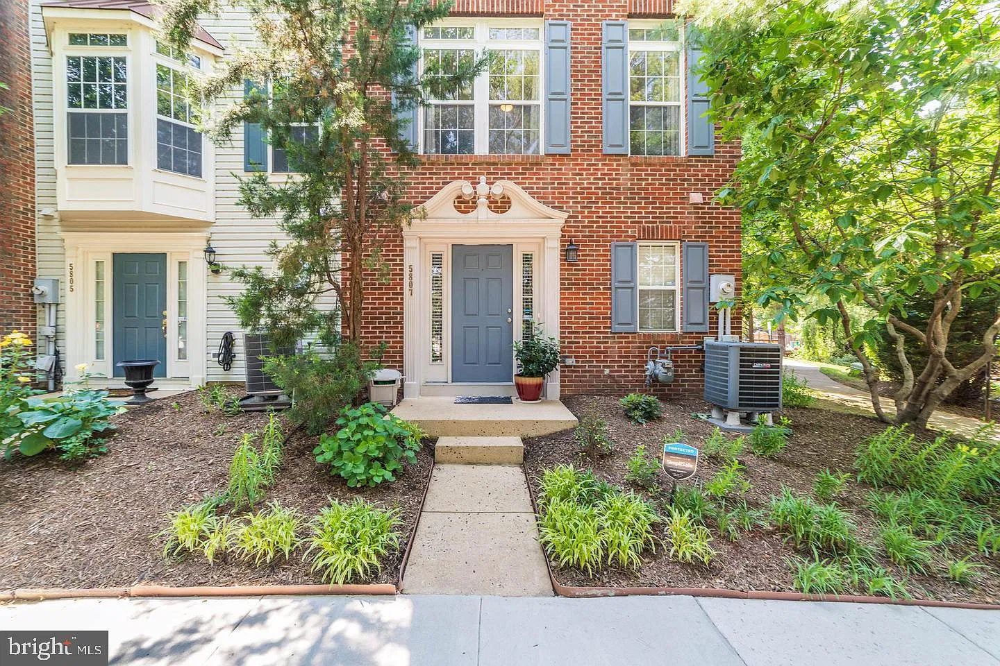 4 bed, 2.5 bath, 1892 sqft, $3,650 — Photo 2