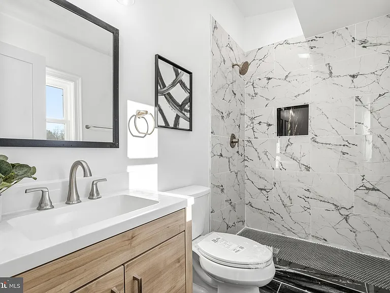 6218 Suitland Rd — Photo 35