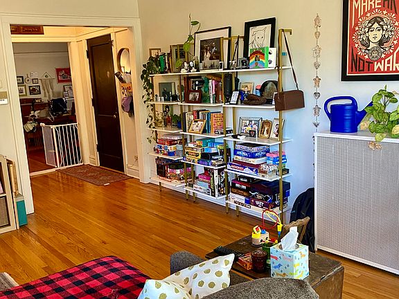 3rd image of 1528 W Elmdale Ave #3