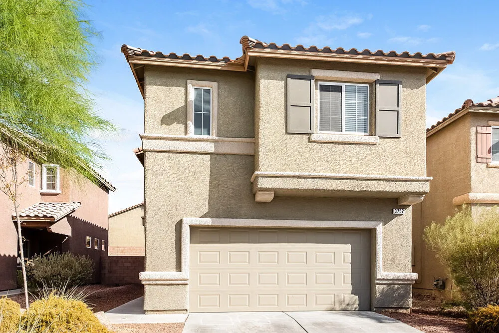 3 bed, 2.5 bath, 1908 sqft, $2,040 — Photo 1