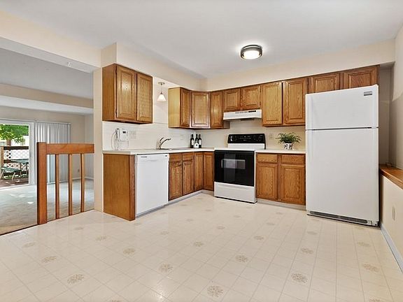 4th image of 171 Tall Oaks Dr Unit C