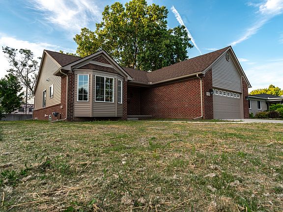 2nd image of 35652 Elmira St