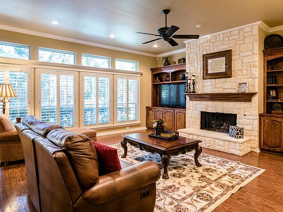 3rd image of 4609 Oak Springs Dr
