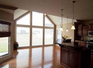 8710 S 101st St, La Vista, NE 68128