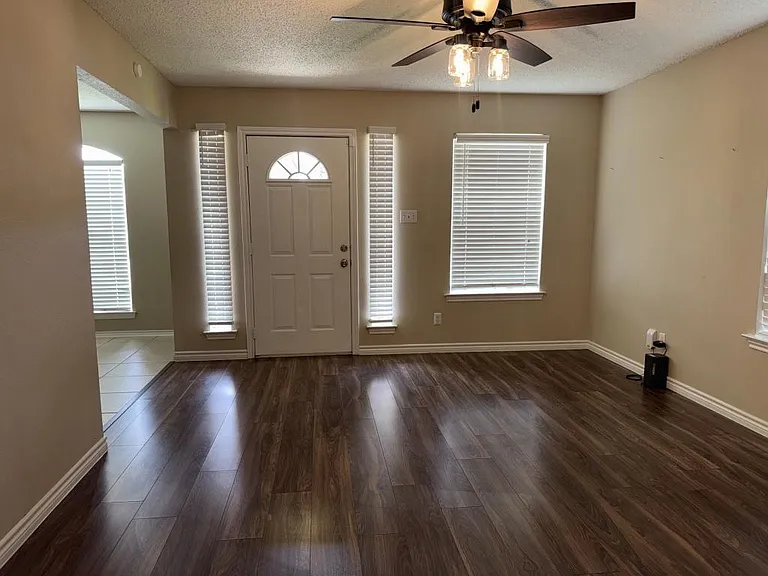 2029 Laney Dr — Photo 3