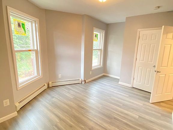 4th image of 70 Johnston St Floor 2