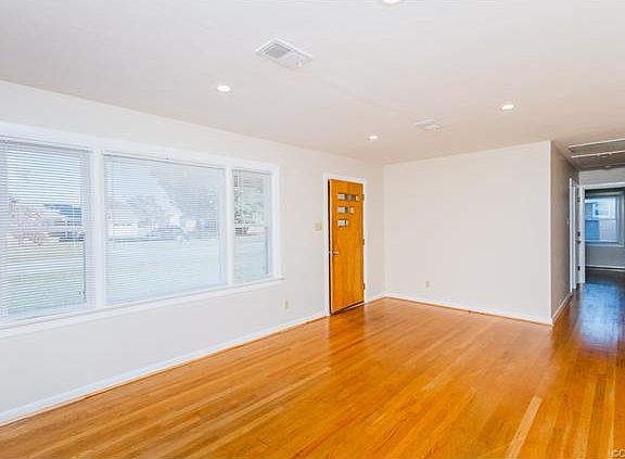 3rd image of 8037 Vaughan Dr