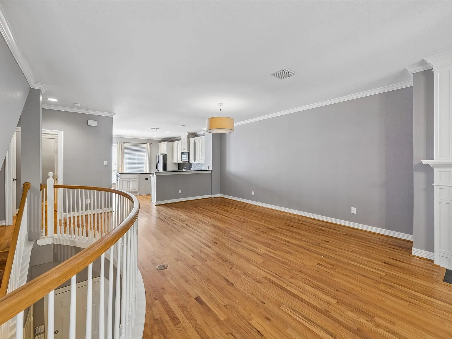 3 bed, 3.5 bath, 2735 sqft, $3,995 — Photo 4