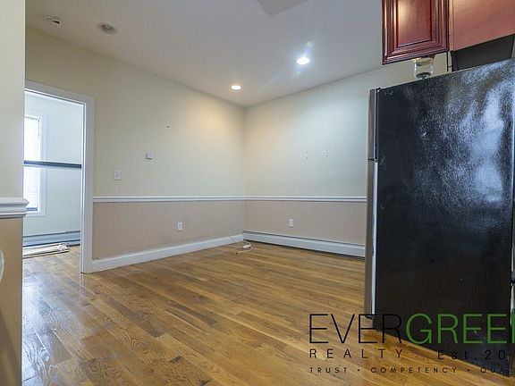 3rd image of 1926 Pacific St #3E