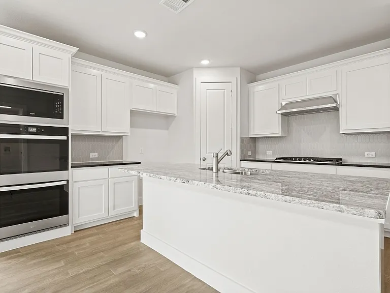 3821 Ablon Trl — Photo 16
