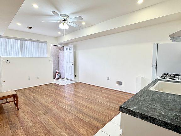 2nd image of 305B Tysens Ln Floor 1