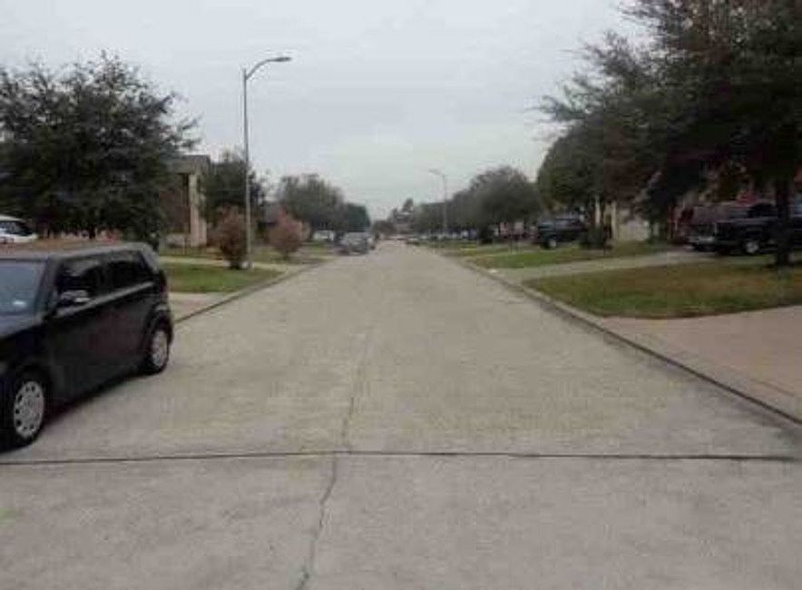 Exterior Neighborhood (street photo)