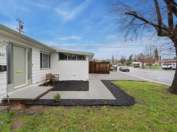 3rd image of 13861 Highwood Dr