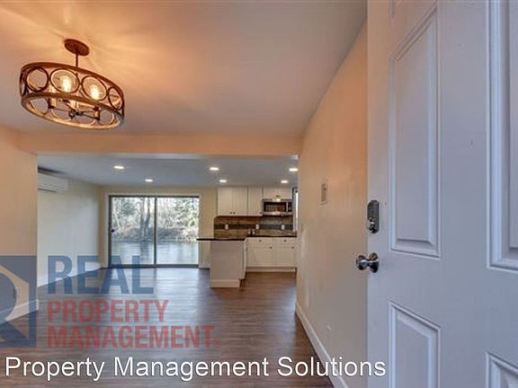 3rd image of 16171 S Clackamas River Dr Unit A