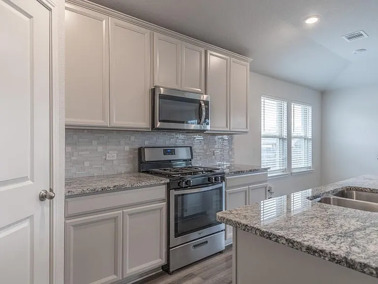 1605 Gerald Ln — Photo 3