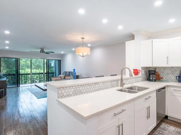 2500 PRESIDENTIAL Way #304, West Palm Beach, FL 33401