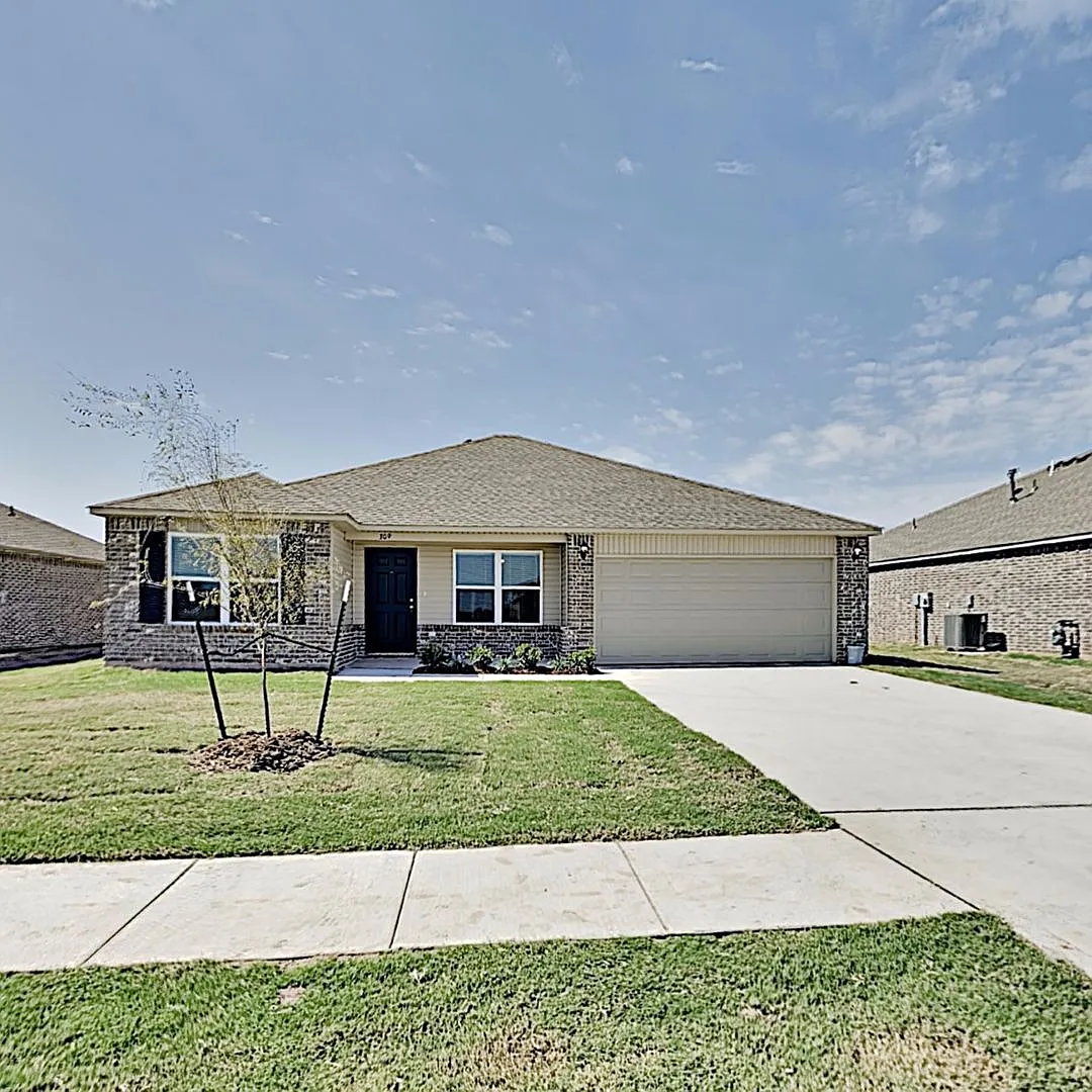 4 Bedroom 2 Bath Home in Newcastle Schools — Photo 1