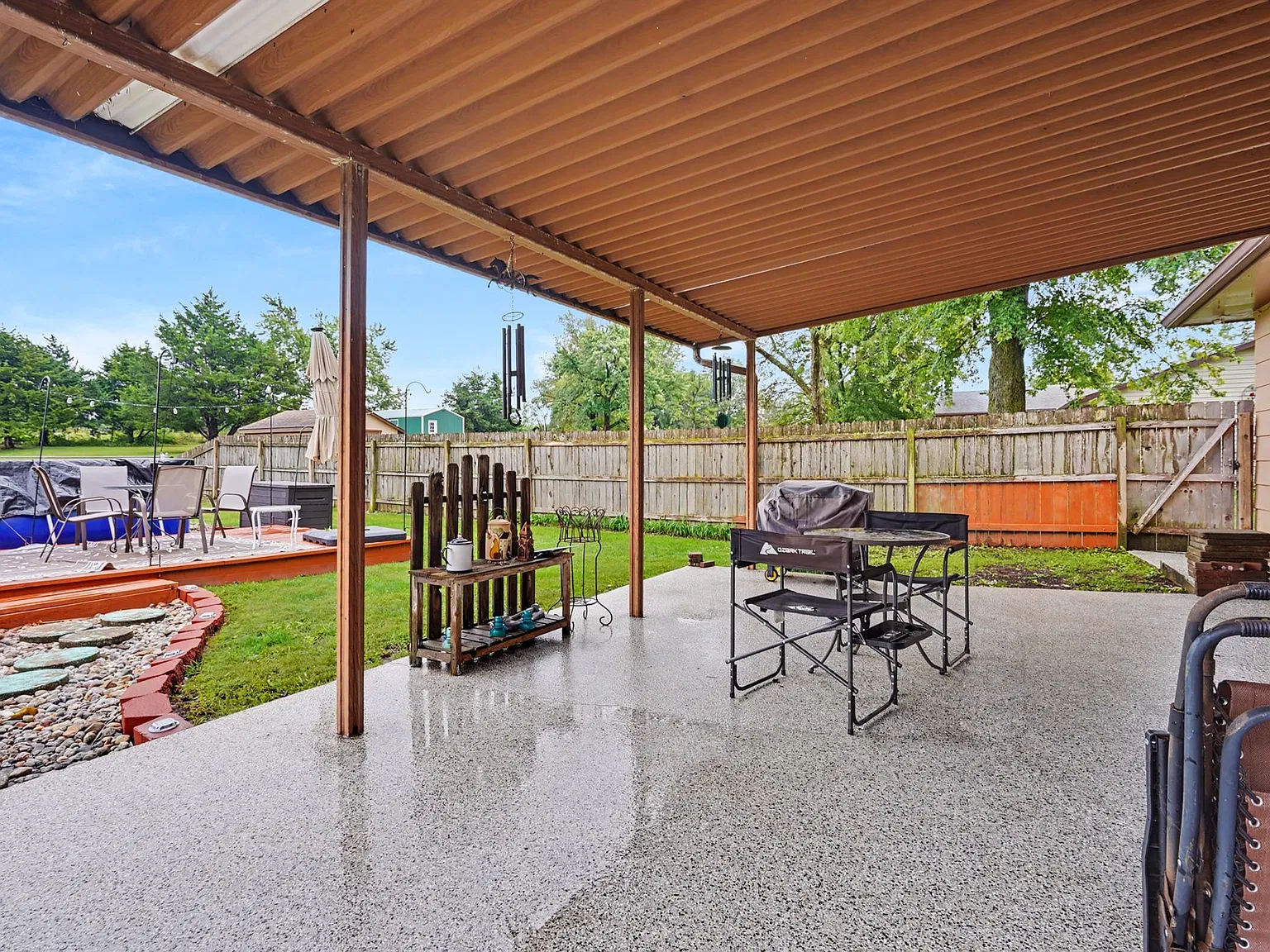 4 bed, 2118 sqft, $1,895 — Photo 2