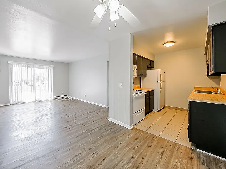 825 S Grand Ave — Photo 5
