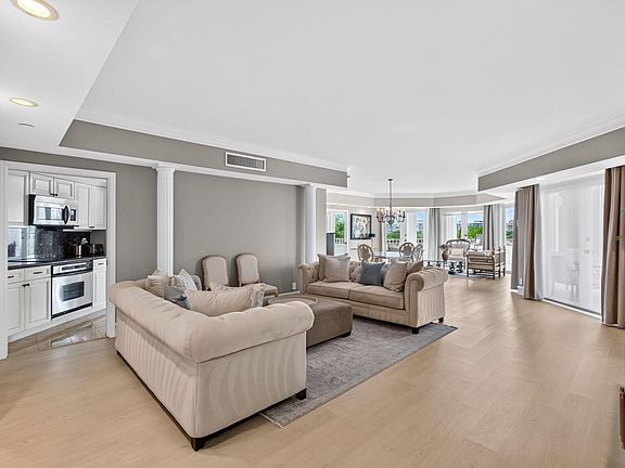 2nd image of 300 SE 5th Ave APT 6160
