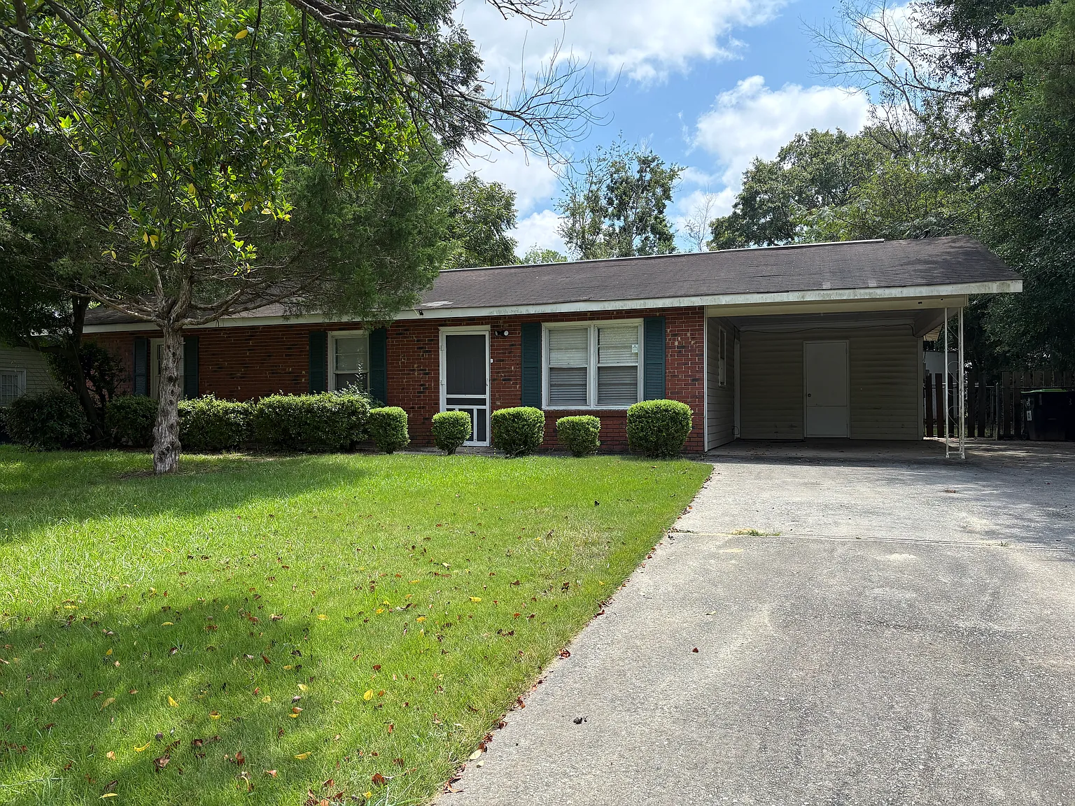 3 bed, 1.5 bath, 1056 sqft, $1,450 — Photo 2
