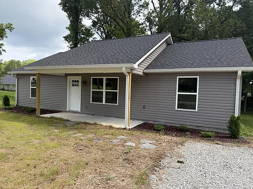 204 Peter Ave Photo 1