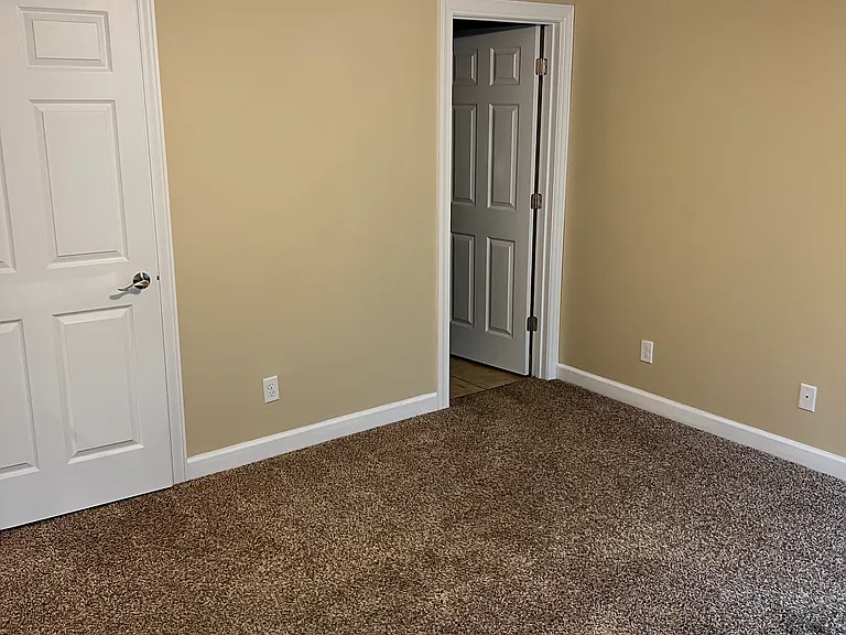 1431 Winsor Dr — Photo 9
