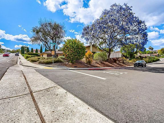 4th image of 6688 Murray Park Dr