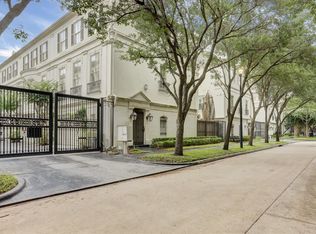 138 Oak Place Dr, Houston, TX 77006