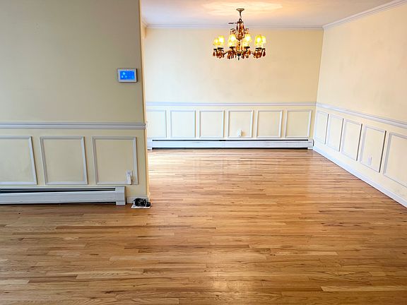 3rd image of 35 Chesterfield Ln