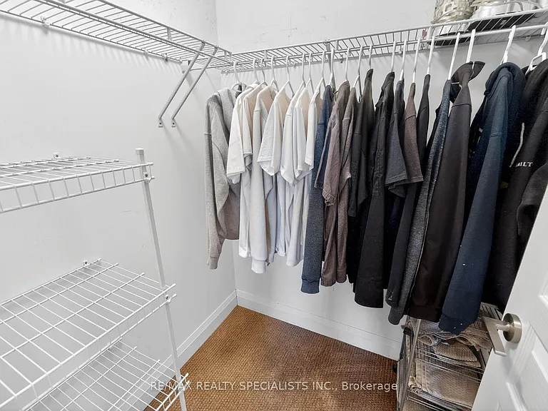 1 Hurontario St #306 — Photo 33