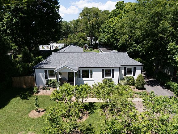 2nd image of 305 Meadowlawn Dr