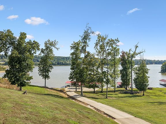 2nd image of 824 Driftwood Dr