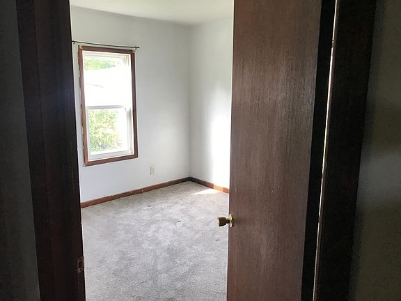 4th image of 14 W 71st Pl